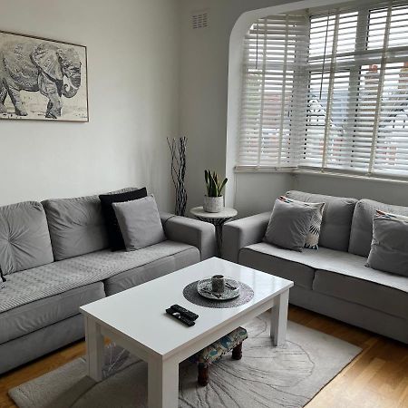 Lovely 2-Bedroom Apartment In Zone 2 ลอนดอน ภายนอก รูปภาพ